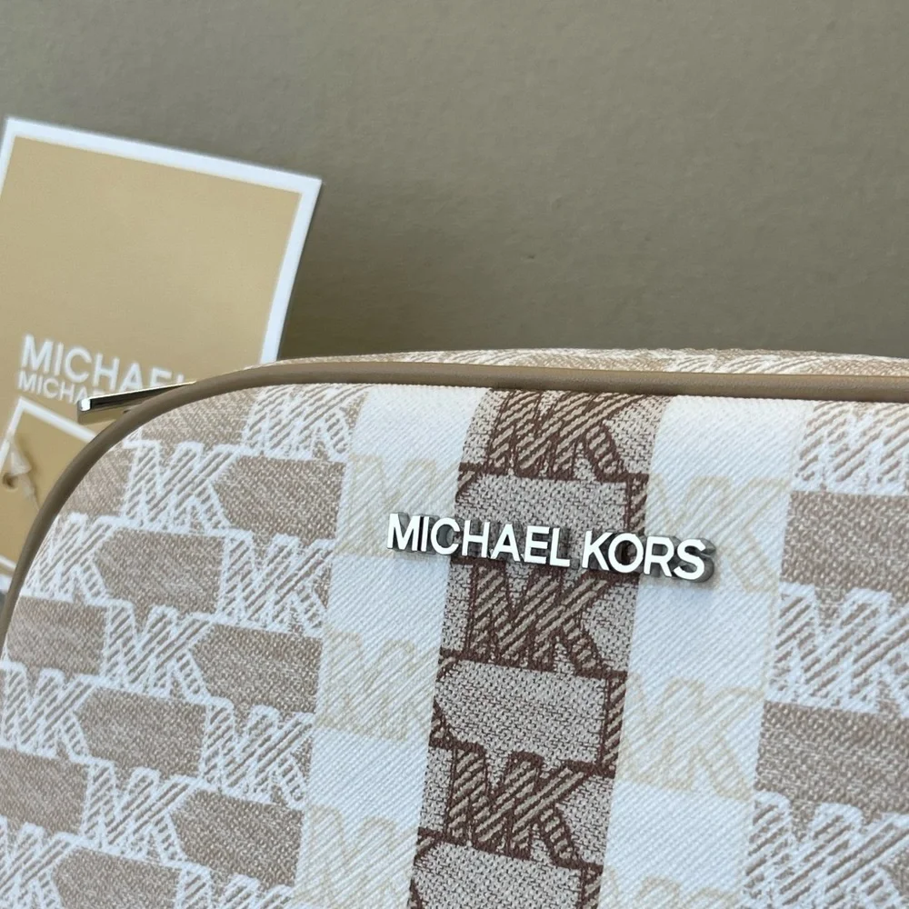 (new+tag) Michael Kors jet set travel oval camera crossbody color camel khaki